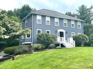21 Colonial Dr, Mendon, MA 01756