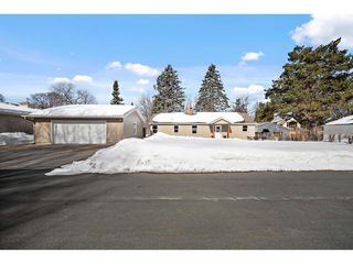 2180 Centerview Ln, Mound, MN 55364