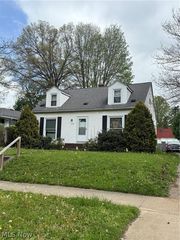 1055 Frederick Blvd, Akron, OH 44320