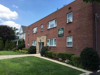717 Conklin St #88b849f4f, Farmingdale, NY 11735