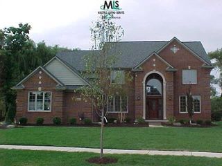7544 Autumn Hl, West Bloomfield, MI 48323