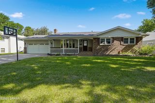 3614 12th Ave N, Grand Forks, ND 58203