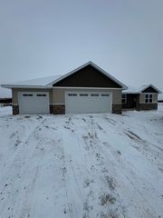 1235 Putnam Dr, Pulaski, WI 54162