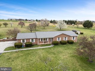 5321 Middle Rd, Winchester, VA 22602