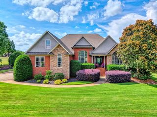 621 Parkland Ave, Inman, SC 29349