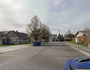Exterior Neighborhood (street photo)