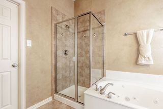 19_MasterBath.jpg