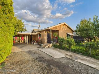 623 N  6th Ave, Yakima, WA 98902