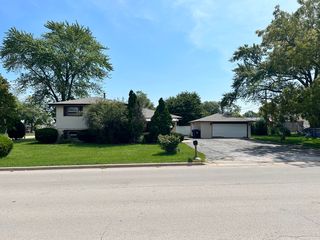 8151 S  78th Ave, Bridgeview, IL 60455