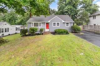 573 W  Chestnut St, Brockton, MA 02301
