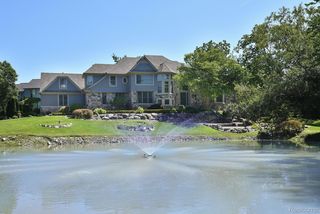 2395 Kingsbury Dr, Troy, MI 48098