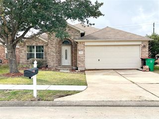 4515 Estate Dr, Baytown, TX 77521