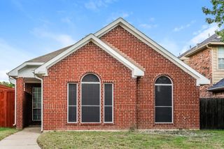 4452 Sierra Dr, Grand Prairie, TX 75052
