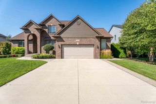 50093 Oakbrooke Dr, Chesterfield, MI 48047