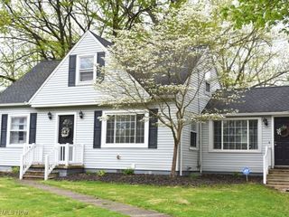 3581 Charring Cross Dr, Stow, OH 44224