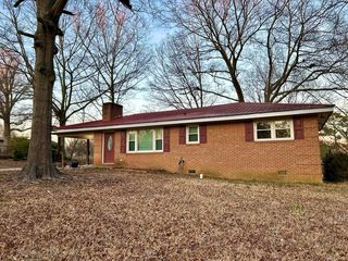 304 Westview Dr, Blacksburg, SC 29702