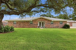 186 Poinsettia St, Bridge City, TX 77611
