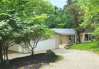 429 Hide A Way Hills Ln, Sugar Grove, OH 43155