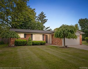 41642 Sycamore Dr, Novi, MI 48375