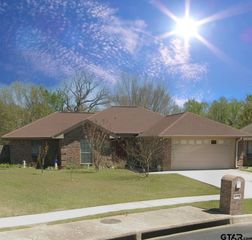 11555 Three Chimneys Dr, Flint, TX 75762