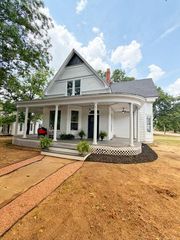 424 N  Hinckley St, Holdenville, OK 74848