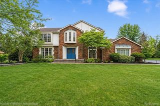 47040 Elmsmere Dr, Northville, MI 48167