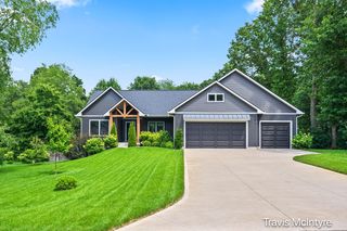 7500 Two Lakes Dr NE, Rockford, MI 49341