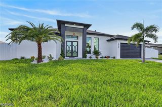 1005 NE 1st Place Cpe, Coral, FL 33909