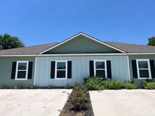 404 Hudson St, Seguin, TX 78155