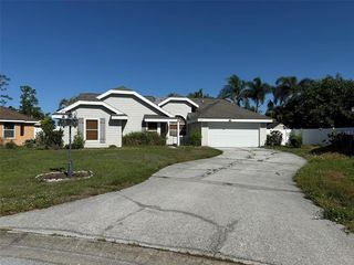 7606 37th Street Cir E, Sarasota, FL 34243