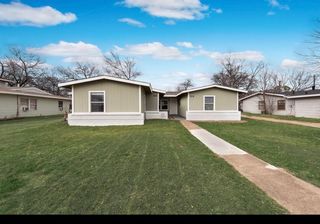 320 Dawson Cir, Grand Prairie, TX 75051