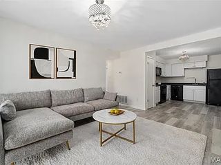 708 Ridgeside Dr #C, Ballwin, MO 63021