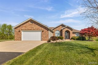 9 Fawn Valley Dr, Moro, IL 62067