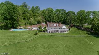 3 Fieldview Ln, Tewksbury Twp, NJ 07830
