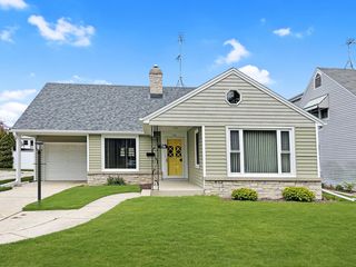 718 North Ave, Sheboygan, WI 53083