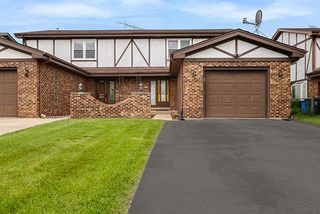 1038 S  Hunt Club Dr, Mount Prospect, IL 60056