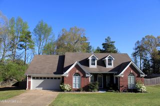 10058 Lacey Dr, Olive Branch, MS 38654