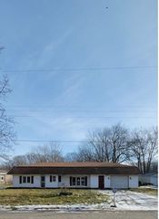 3289 Bowman Rd, Bay City, MI 48706