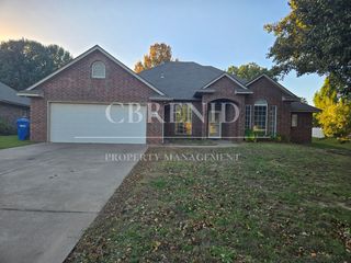 1136 Briar Ridge Rd, Enid, OK 73703