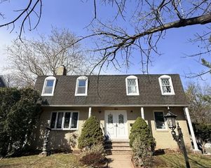 200 Larch Ave #1, Teaneck, NJ 07666