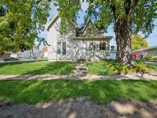 418 E  Maple St, Central City, IA 52214