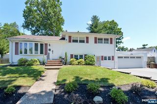 7 Harrison St, Dumont, NJ 07628