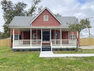 112 College St, Lonoke, AR 72086