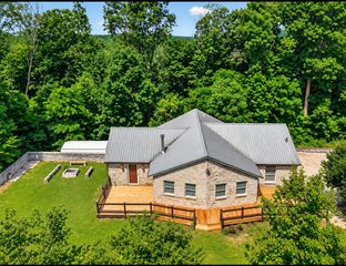 302 Swiper Dr, Smithville, TN 37166
