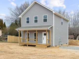 242 Forest Lawn Dr, Flat Rock, NC 28792