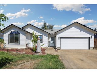 953 W  17th Ave, Junction City, OR 97448