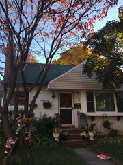 2214 E  12th St, Des Moines, IA 50316