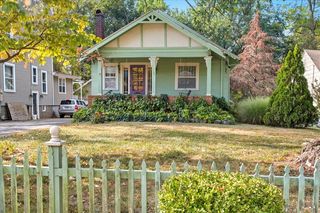 1326 E Meadowmere Street, Springfield, MO 65804