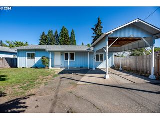 568 Nighthawk Ln, Springfield, OR 97477
