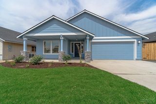 923 NW Oak Ave, Redmond, OR 97756